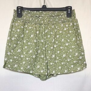SO Medium High Waisted Green and White Flower Shorts with Pockets!